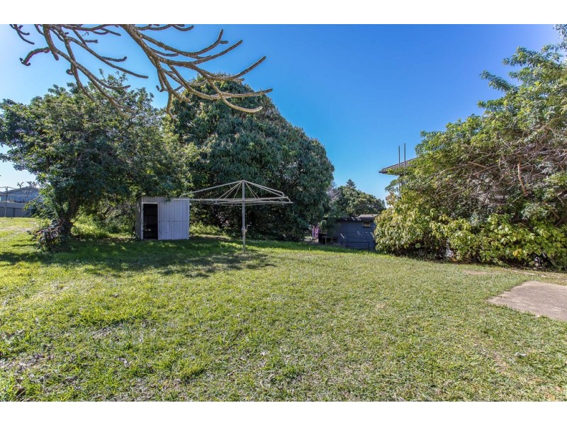 8 King St, Woody Point QLD 4019