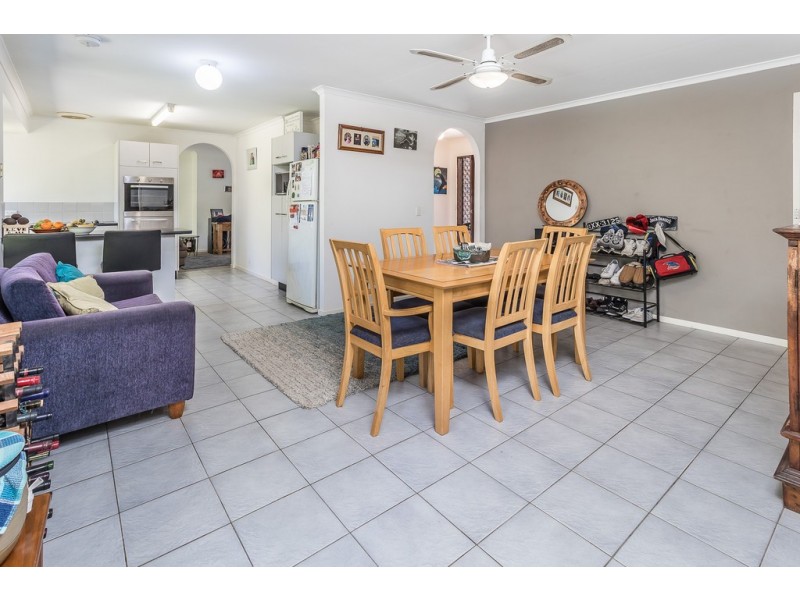 64 RUE MONTAIGNE, Petrie QLD 4502