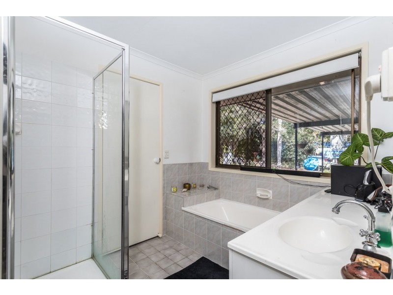 64 RUE MONTAIGNE, Petrie QLD 4502