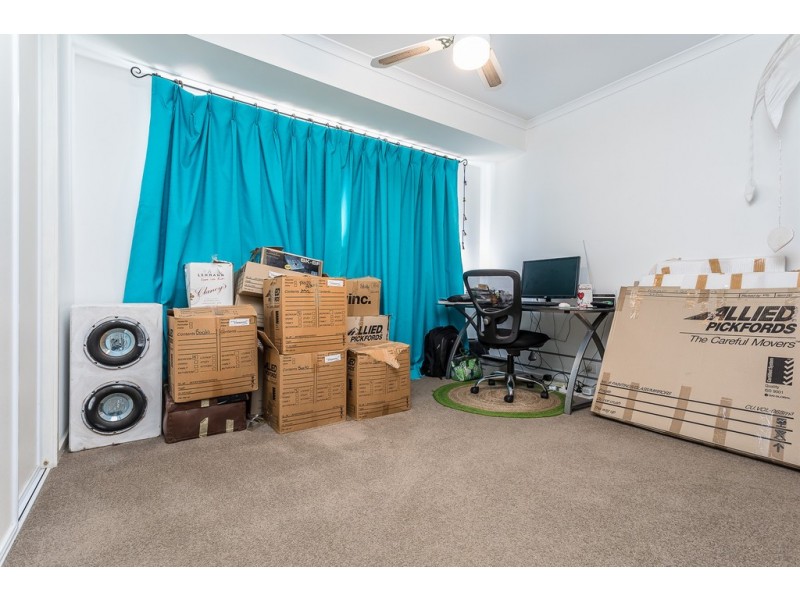 64 RUE MONTAIGNE, Petrie QLD 4502