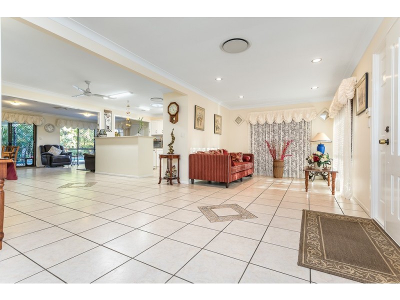 8 Amersham Street, Kippa-ring QLD 4021