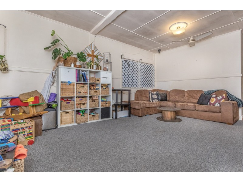 196 Macdonnell Rd, Clontarf QLD 4019
