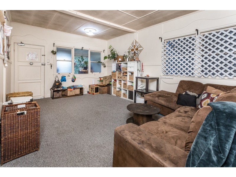196 Macdonnell Rd, Clontarf QLD 4019