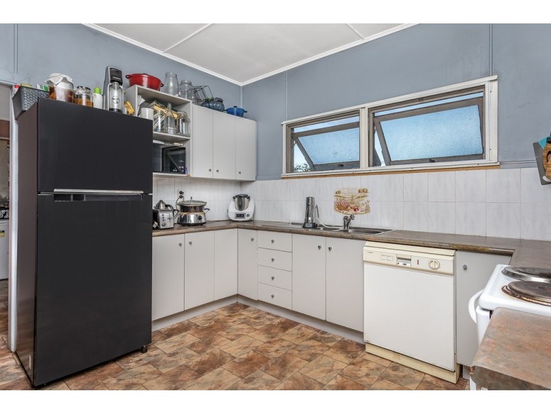 196 Macdonnell Rd, Clontarf QLD 4019