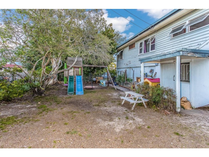 196 Macdonnell Rd, Clontarf QLD 4019
