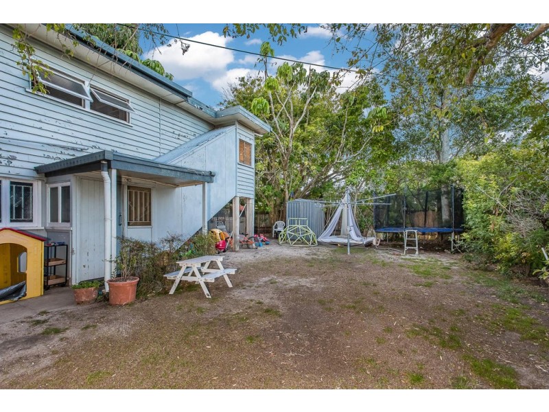 196 Macdonnell Rd, Clontarf QLD 4019