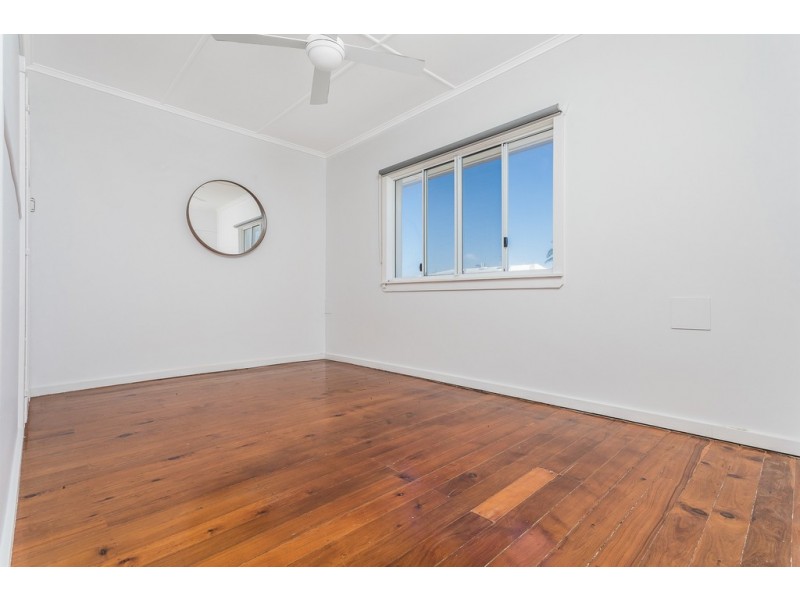 Flat 2 139 Margate Parade, Margate QLD 4019