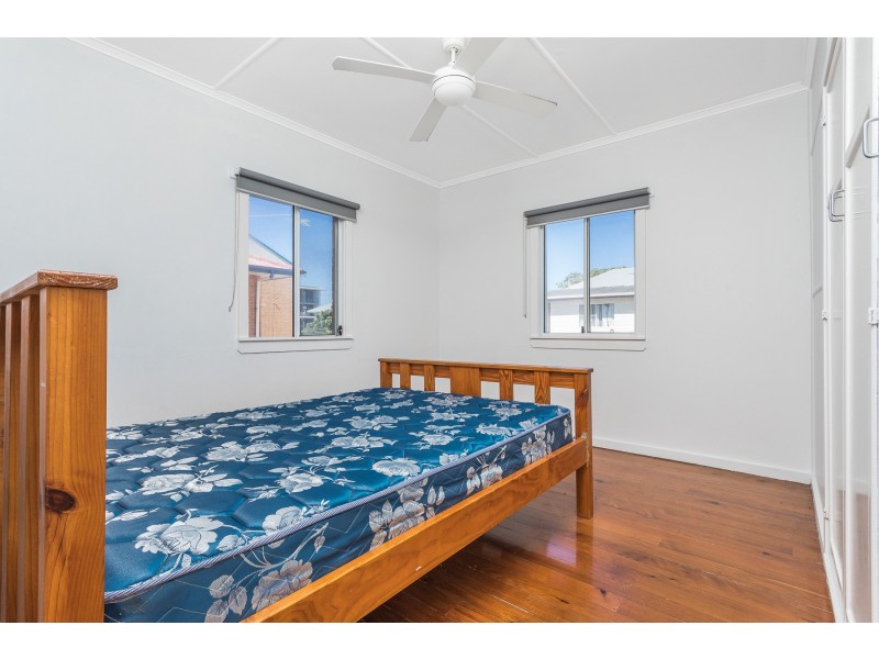 Flat 2 139 Margate Parade, Margate QLD 4019