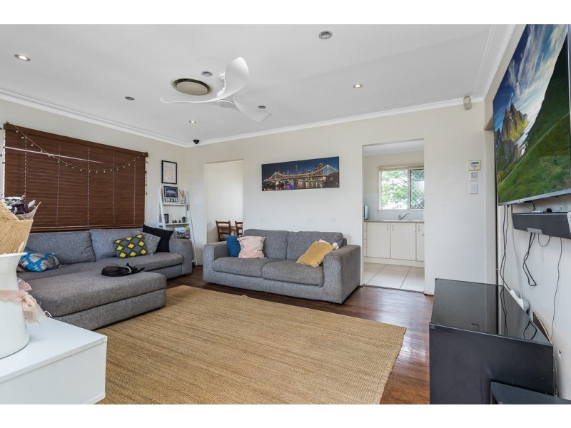 22 Kabura St, Clontarf QLD 4019