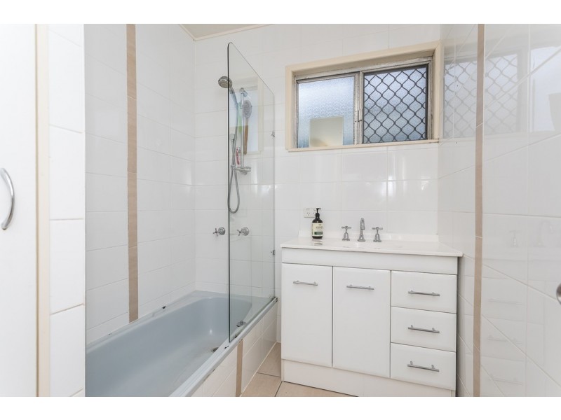 22 Kabura St, Clontarf QLD 4019