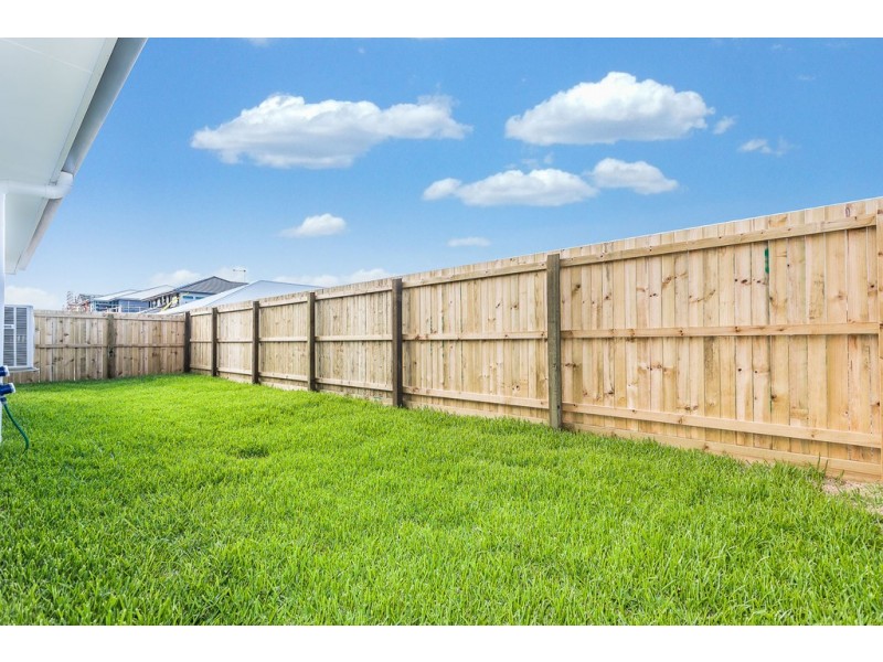 174 Lakeview Promenade, Newport QLD 4020