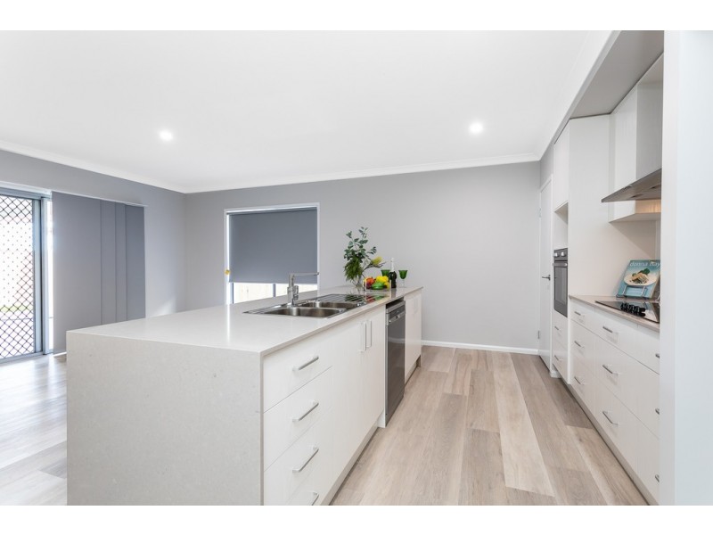 174 Lakeview Promenade, Newport QLD 4020