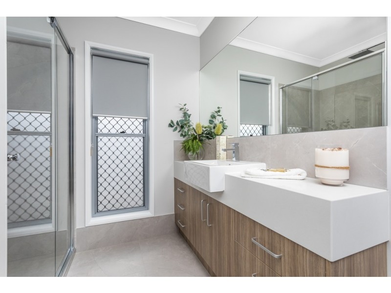 174 Lakeview Promenade, Newport QLD 4020