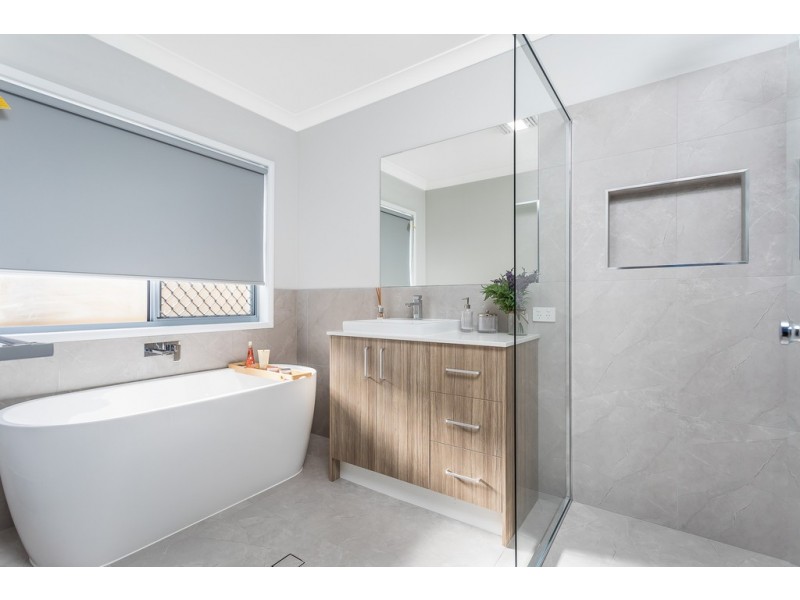 174 Lakeview Promenade, Newport QLD 4020