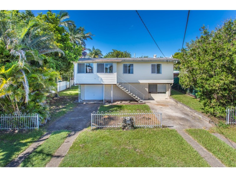 33 DEANS STREET, Clontarf QLD 4019