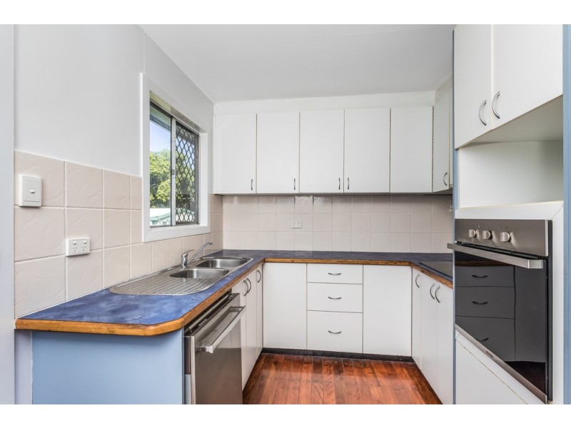 33 DEANS STREET, Clontarf QLD 4019