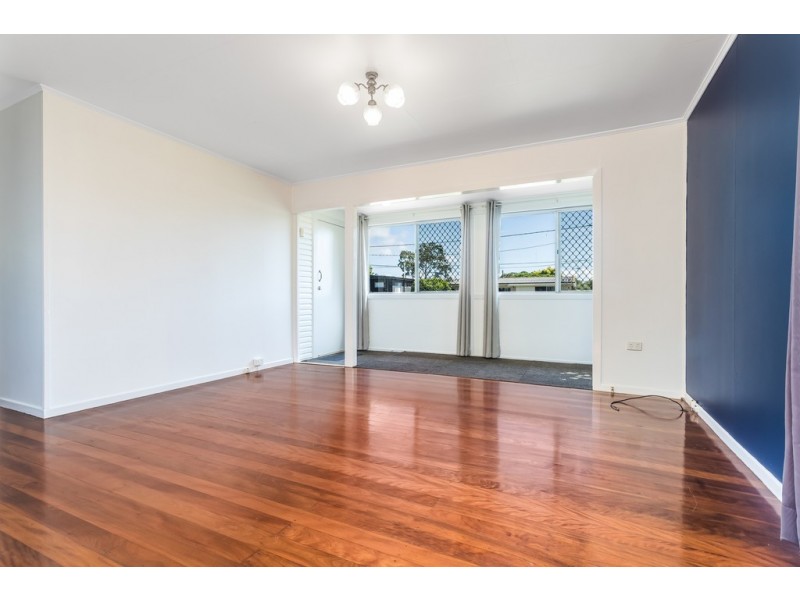 33 DEANS STREET, Clontarf QLD 4019