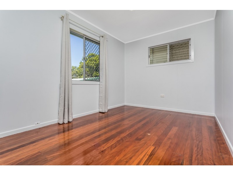 33 DEANS STREET, Clontarf QLD 4019