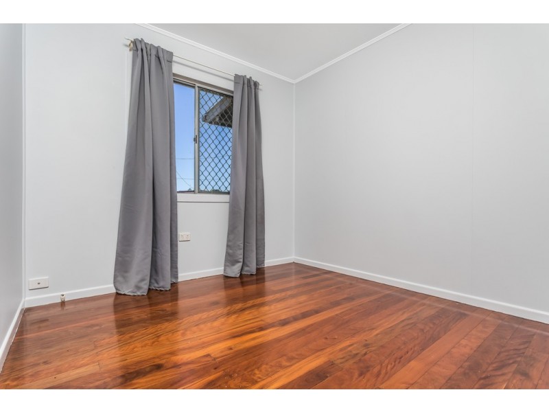 33 DEANS STREET, Clontarf QLD 4019