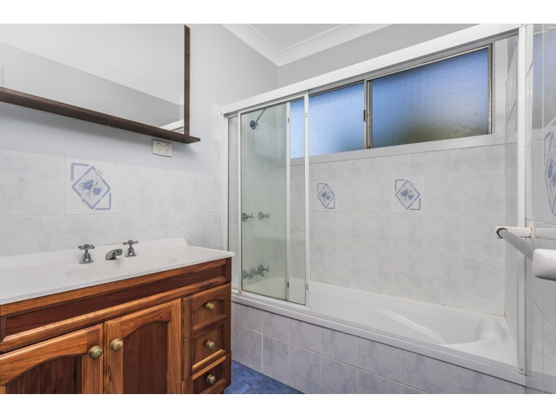 33 DEANS STREET, Clontarf QLD 4019