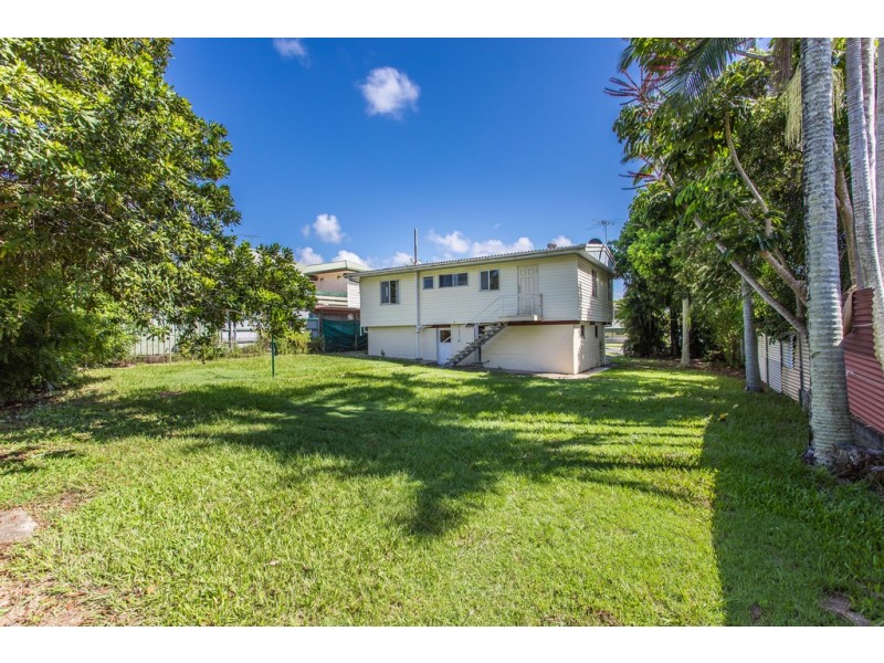 33 DEANS STREET, Clontarf QLD 4019