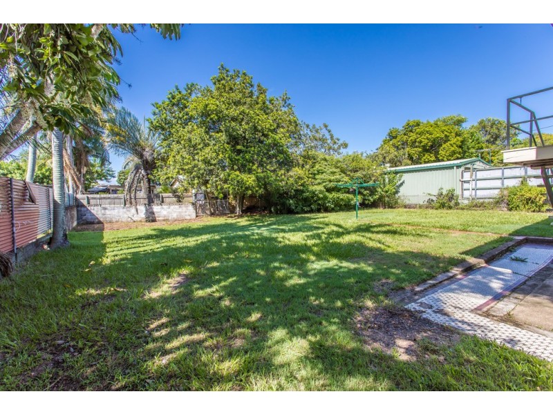 33 DEANS STREET, Clontarf QLD 4019