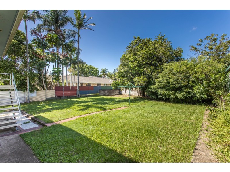 33 DEANS STREET, Clontarf QLD 4019