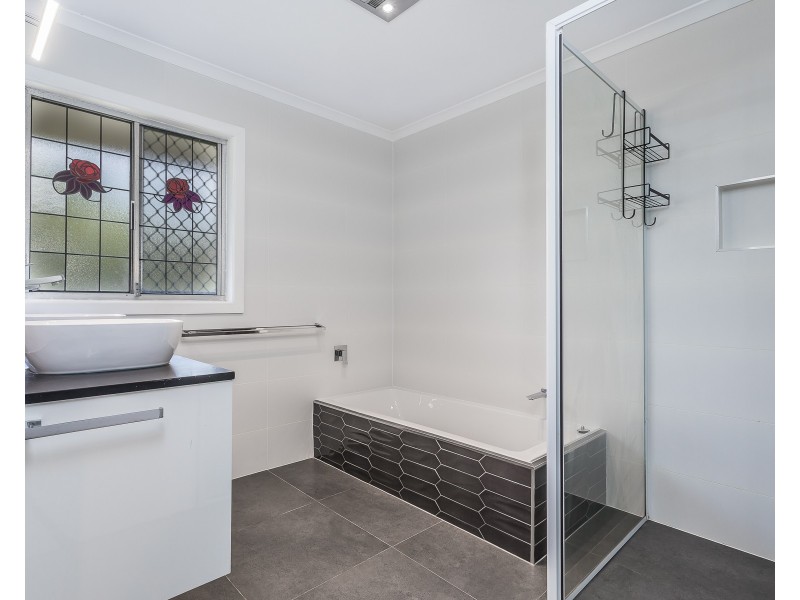 27 Hibiscus Avenue, Redcliffe QLD 4020