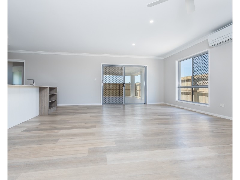 8 Whitsunday Street, Newport QLD 4020