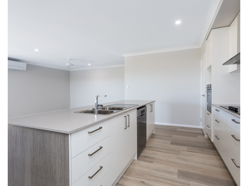 8 Whitsunday Street, Newport QLD 4020