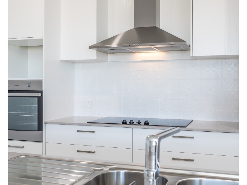 8 Whitsunday Street, Newport QLD 4020