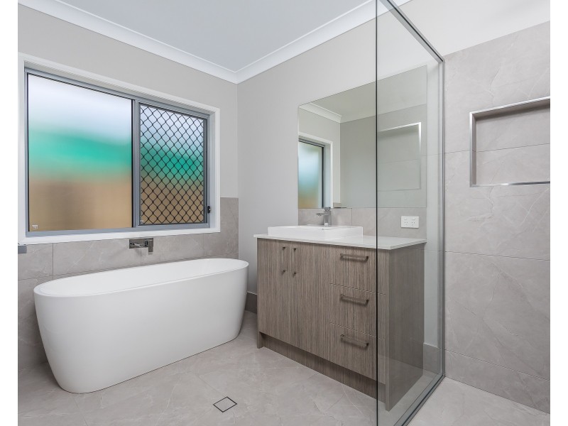 8 Whitsunday Street, Newport QLD 4020