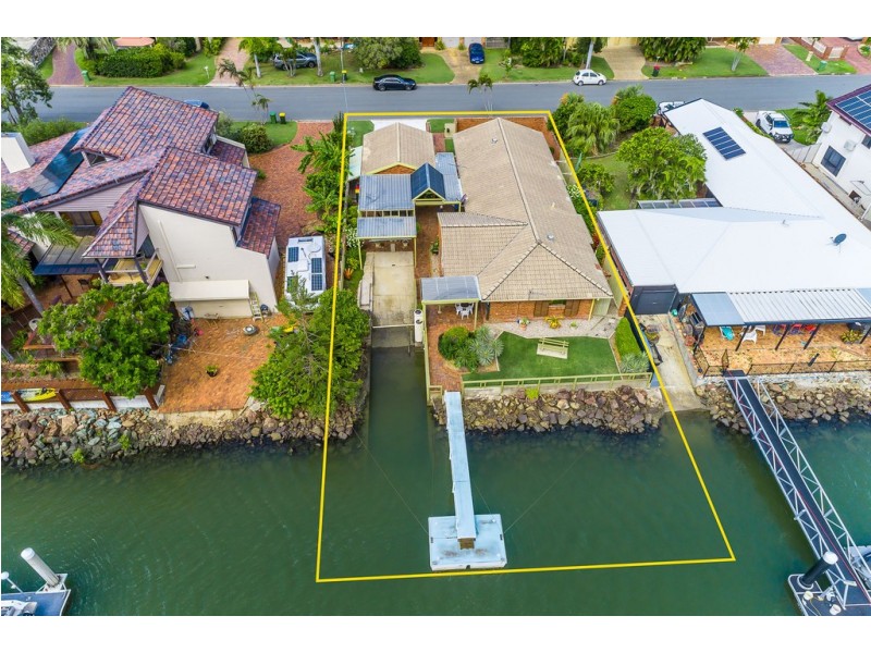 70 Southern Cross Drive, Newport QLD 4020