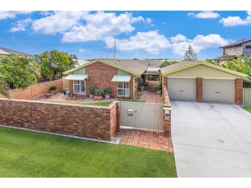 70 Southern Cross Drive, Newport QLD 4020