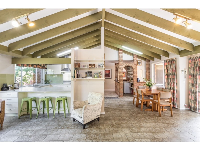 70 Southern Cross Drive, Newport QLD 4020