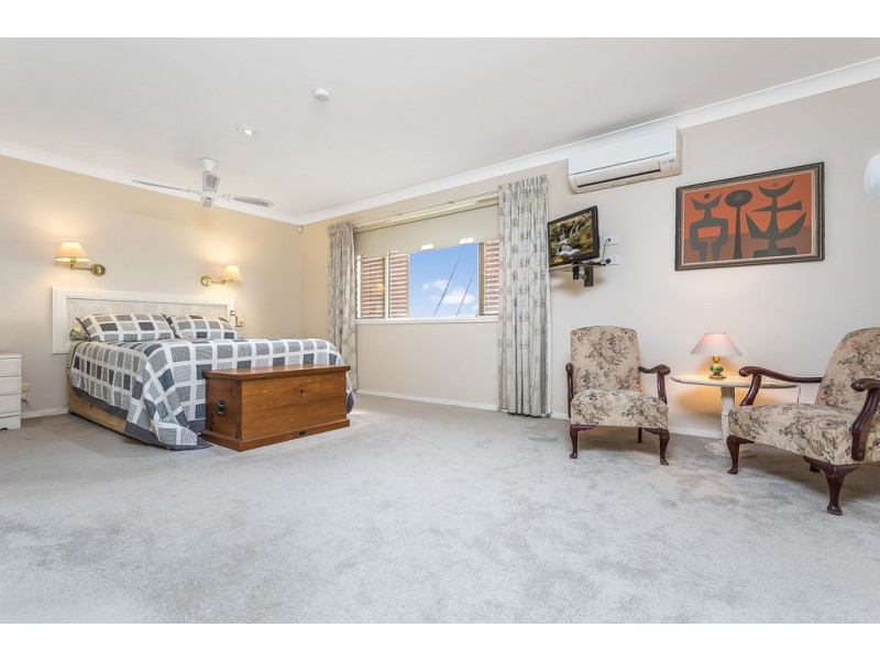 70 Southern Cross Drive, Newport QLD 4020