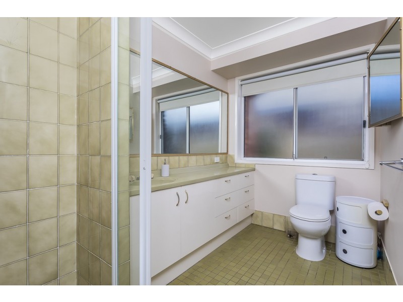 70 Southern Cross Drive, Newport QLD 4020