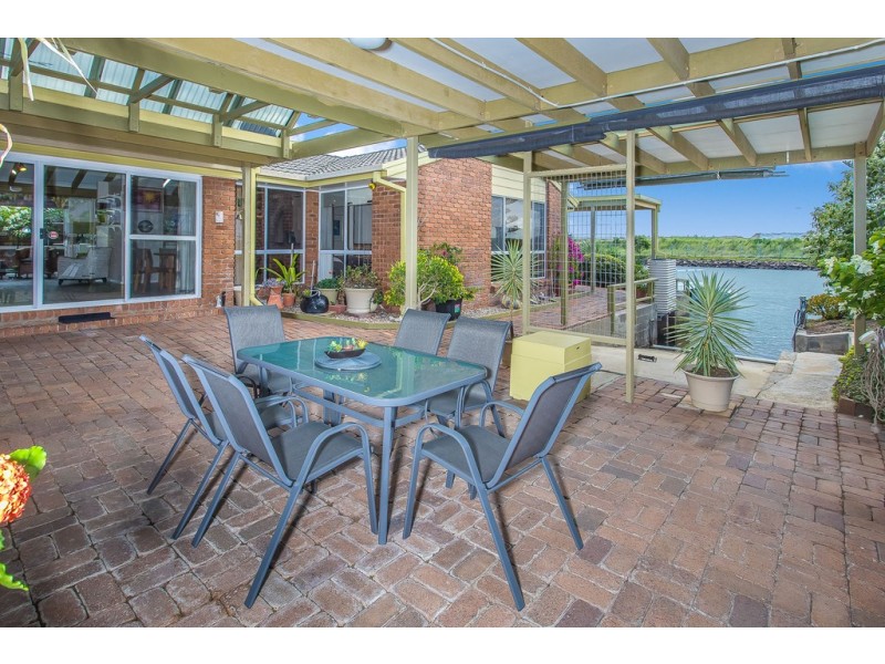 70 Southern Cross Drive, Newport QLD 4020