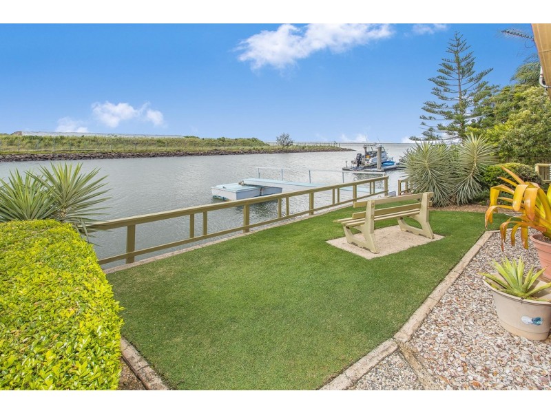 70 Southern Cross Drive, Newport QLD 4020