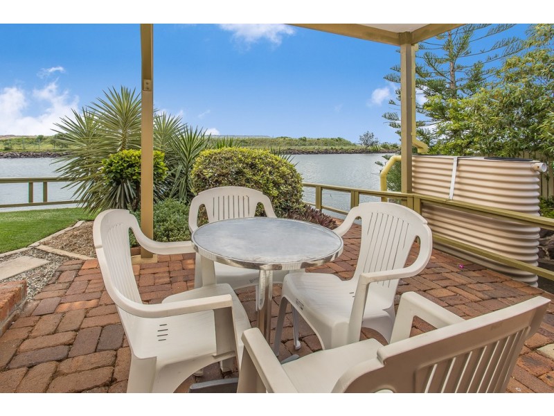 70 Southern Cross Drive, Newport QLD 4020