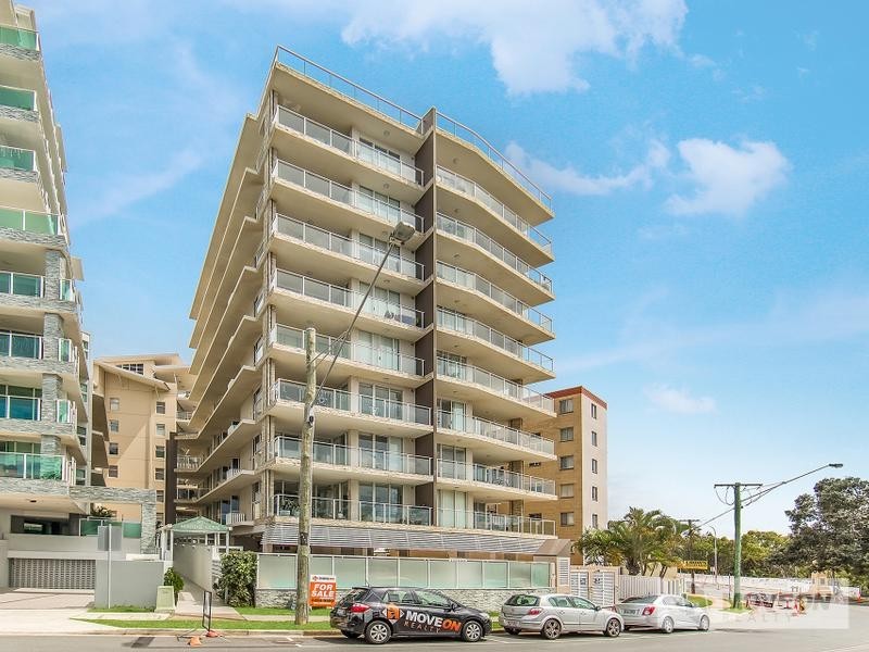 303/87 MARINE PDE, Redcliffe QLD 4020