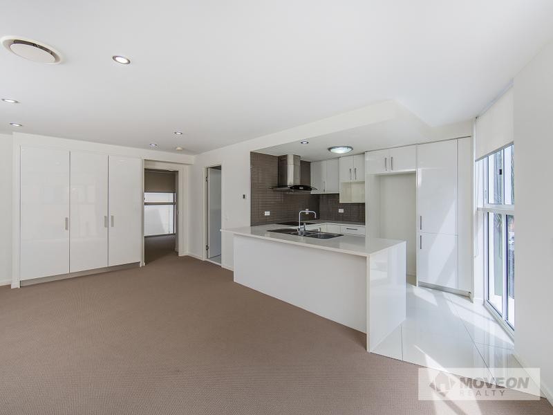 303/87 MARINE PDE, Redcliffe QLD 4020