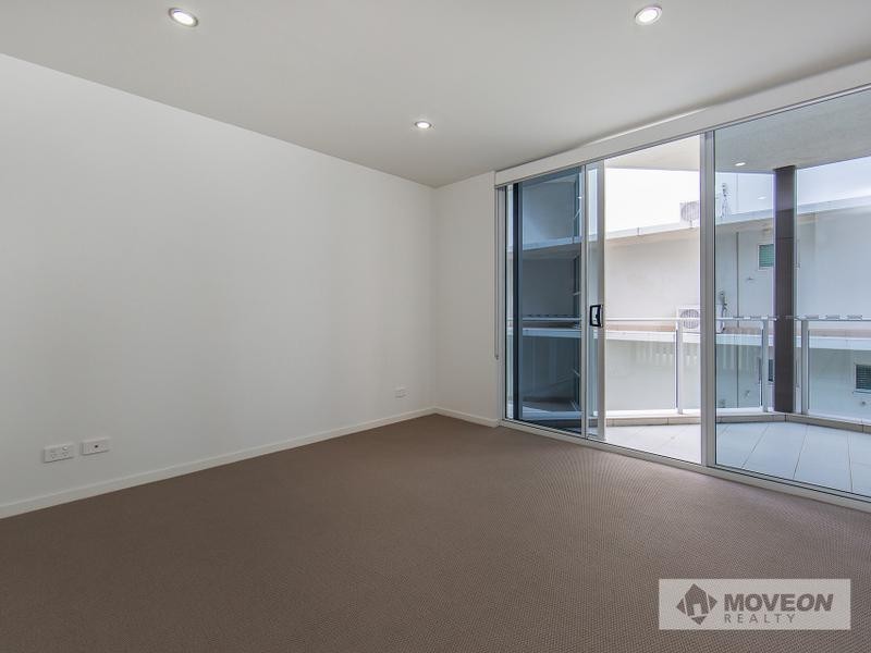 303/87 MARINE PDE, Redcliffe QLD 4020