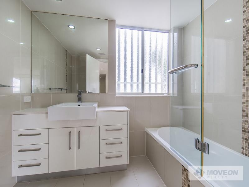 303/87 MARINE PDE, Redcliffe QLD 4020