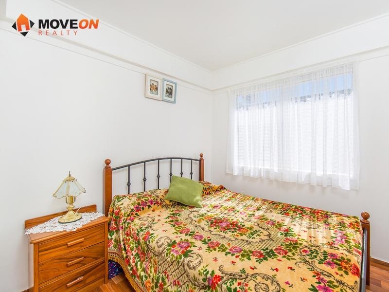 18 GERTRUDE ST, Redcliffe QLD 4020