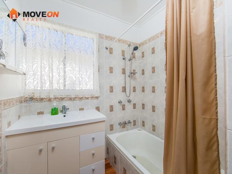18 GERTRUDE ST, Redcliffe QLD 4020