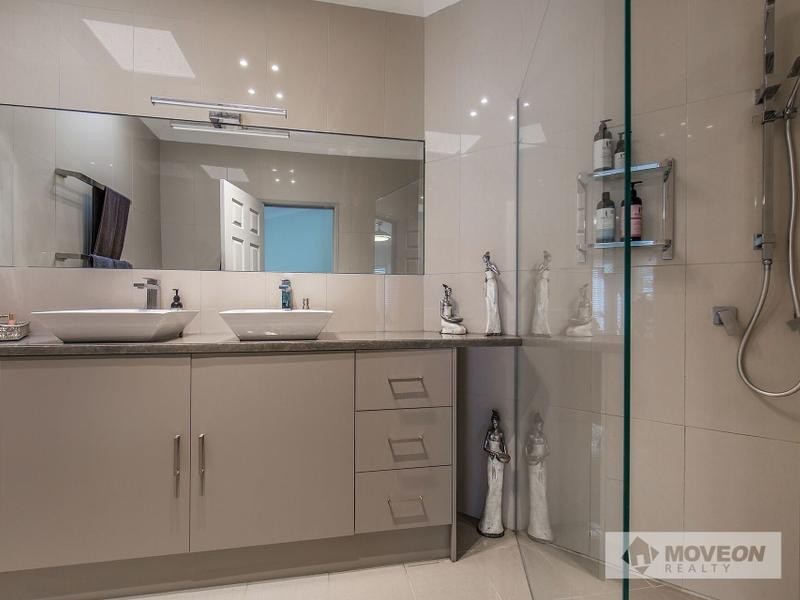 18 AUSTRALIA COURT, Newport QLD 4020