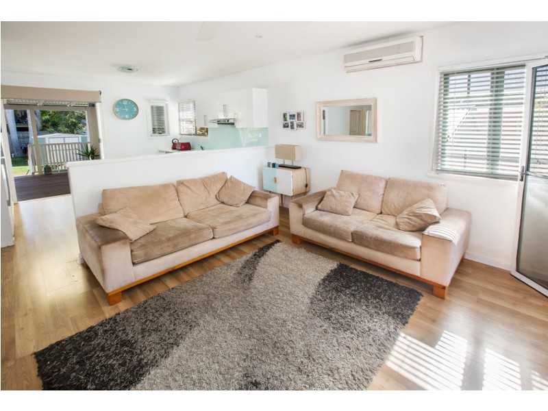 27a Roma st, Scarborough QLD 4020