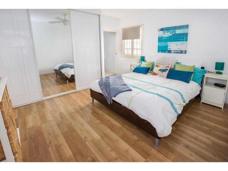 27a Roma st, Scarborough QLD 4020