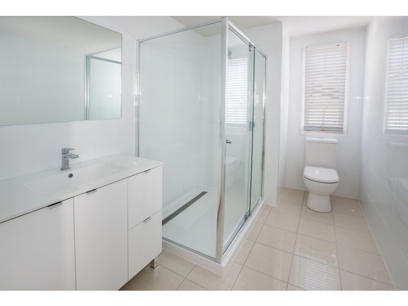 27a Roma st, Scarborough QLD 4020